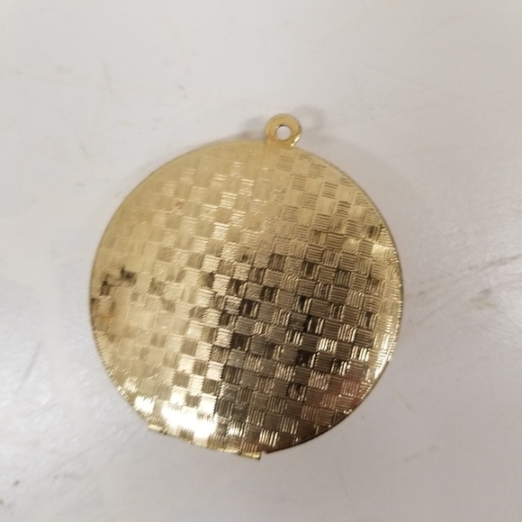 Vintage Mermaid Cameo Locket Pendant With Mirror – Mythical Sea Goddess Design - Picture 4 of 4